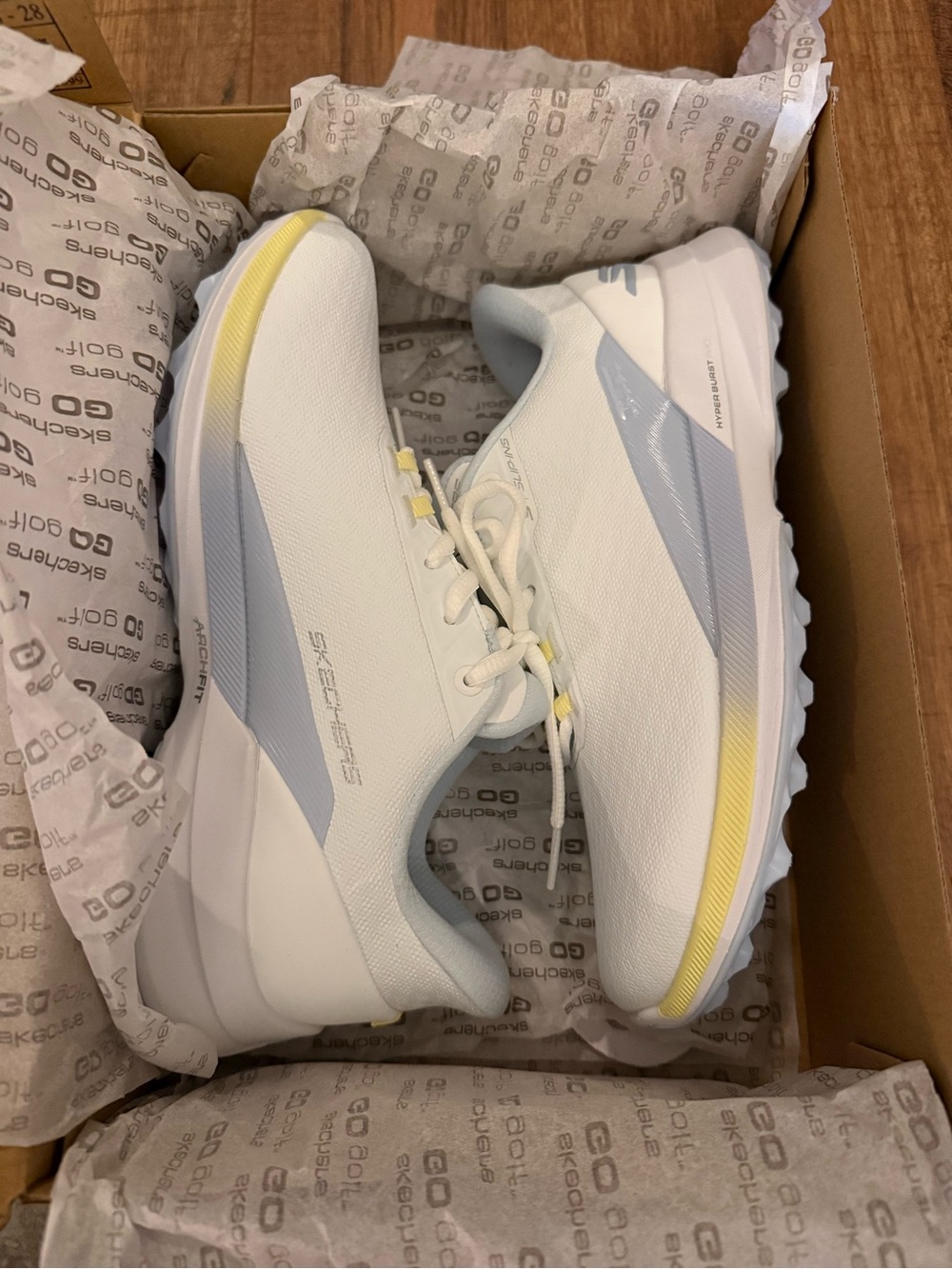 Skechers White Sneakers with Light Blue and Pale Yellow Accents Women’s Golf